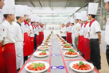 ���ݳ������x���x�Ă�(g��)�W(xu��)У��