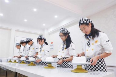 �ИI(y��)������Ů���W(xu��)ʲô���g(sh��)�Ä�(chu��ng)�I(y��)��