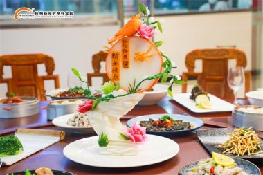 ��ҹ���Ʒչʾ|���F(tu��n)�A�������g�q��