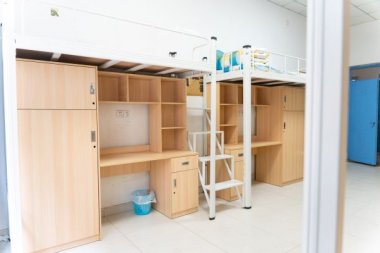 �ذ����أ������|���I(y��)�W(xu��)У�W(xu��)�ӵ�һ�쾹���@����