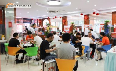 �����|��2023���＾���W(xu��)���a��У��r���Ҵ���ֻ����Ϧ