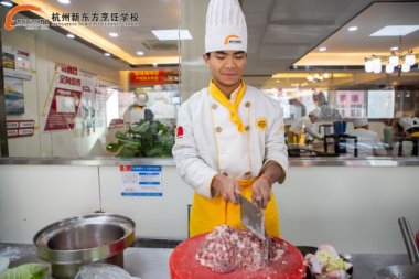 �����ů����������MУ�@���l�f�Ϸ�ֻ�ܳԜ��A