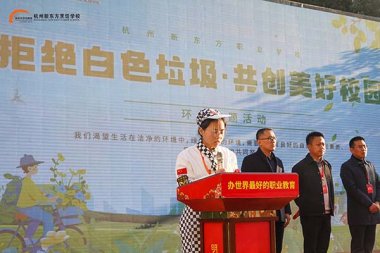 �ܽ^��ɫ��������������У�@��׌�҂�һ����������������