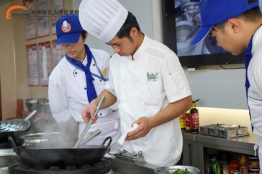 �����|����W(xu��)У�������N�MУ�@�߃�(y��u)�㮅�I(y��)�W(xu��)�ӽ������A�M�Y(ji��)��