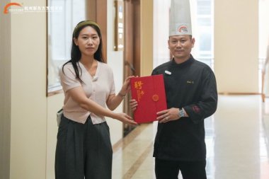 �a(ch��n)���ں���У�����������հ�˹����F���M�����|����W(xu��)У